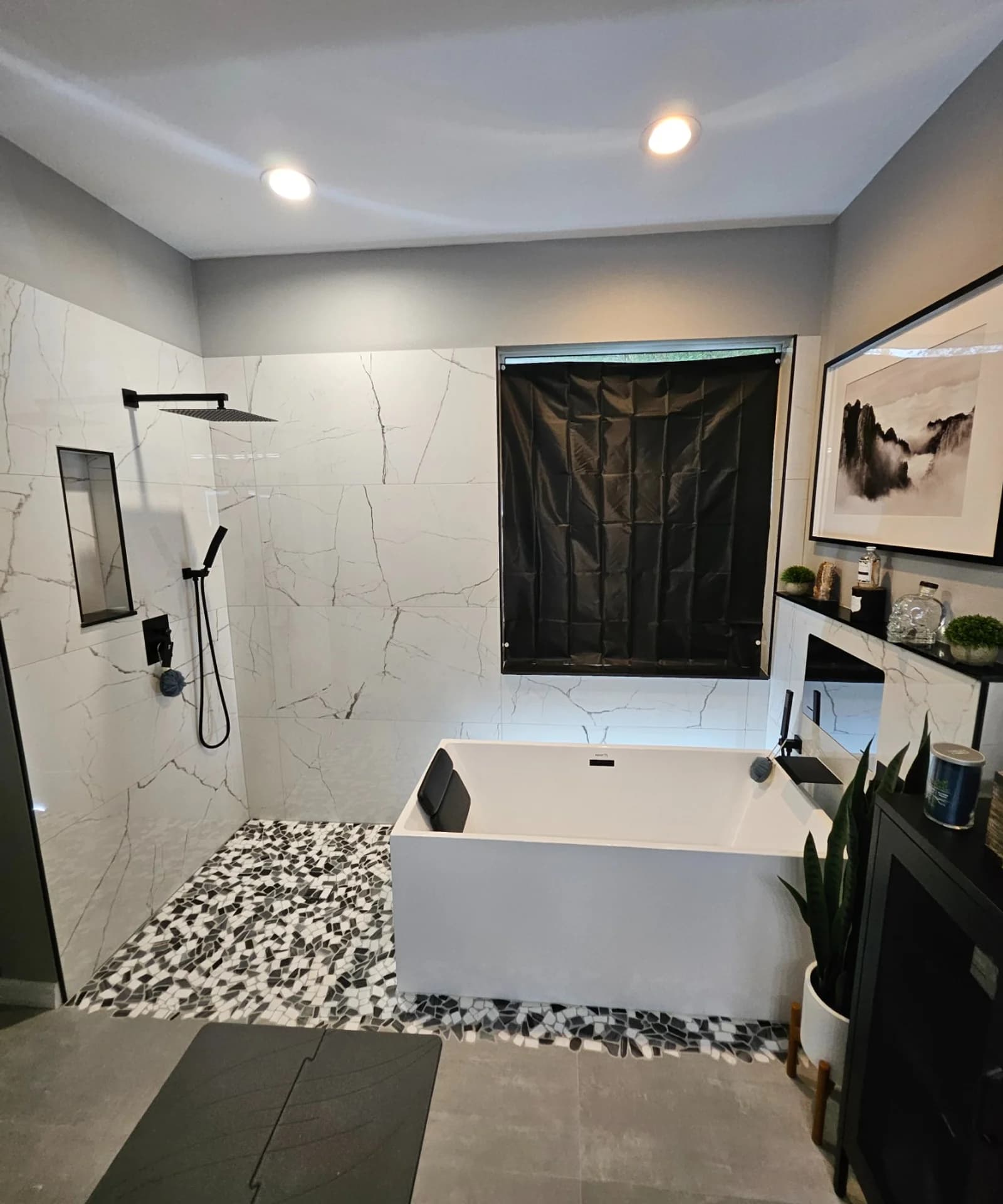 Black & White Modern Suite